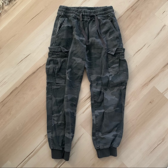 Aritzia TNA Twin Falls Camo Cargo Pants - Picture 2 of 4